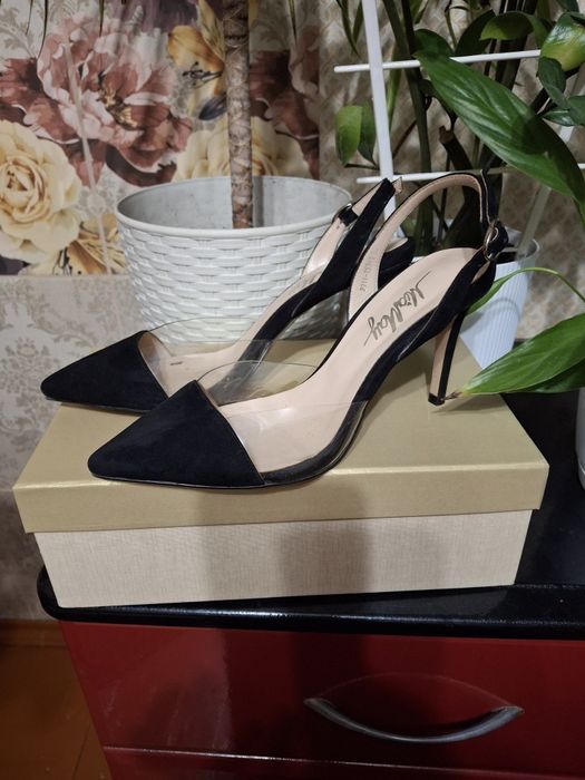 Продам туфлі з відкритою п'яткою 37 розмір