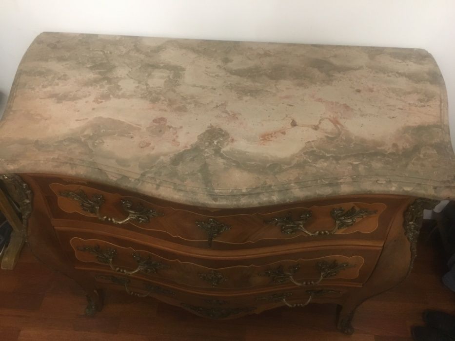 Comoda Luis XV adornos metal