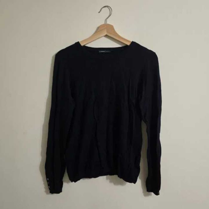 Granatowy sweter z ozdobnymi guzikami na rękawach LC Waikiki L