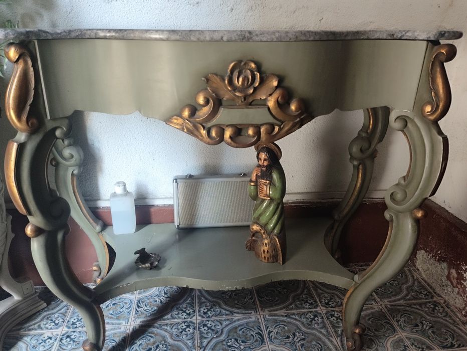 Mesa de entrada com espelho antiga
