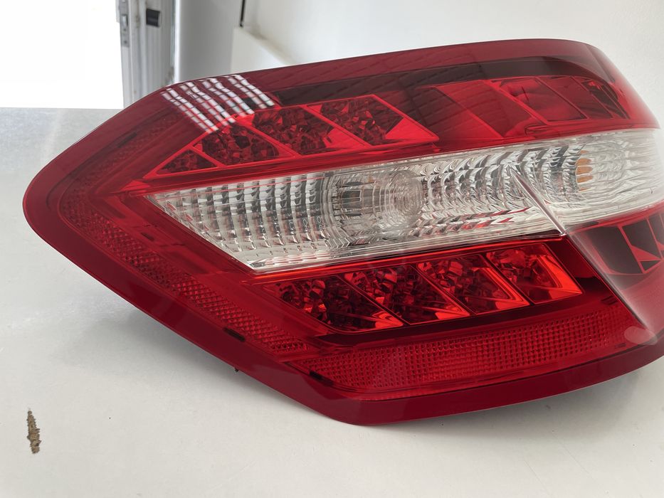 Mercedes E250 - Farol dianteiro esquerdo