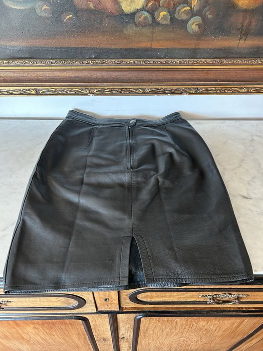 Saia mini de couro legítimo preta