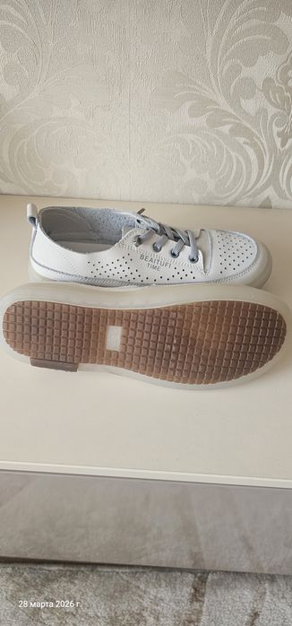 Продам новые кожаные макосины, кеды