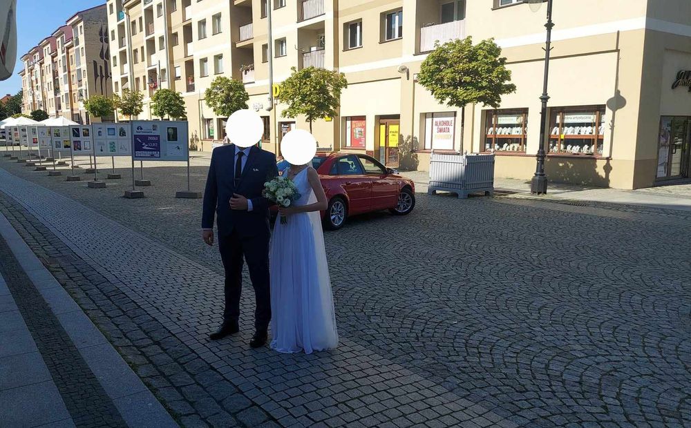 Sprzedam w bardzo dobrym stanie suknię ślubną z dodatkami