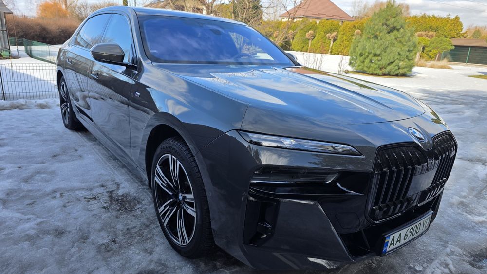 BMW i7 електромобіль
