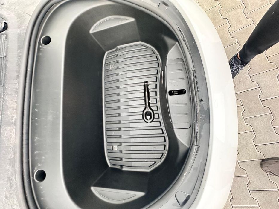 Tesla mоdel 3  2020 рік