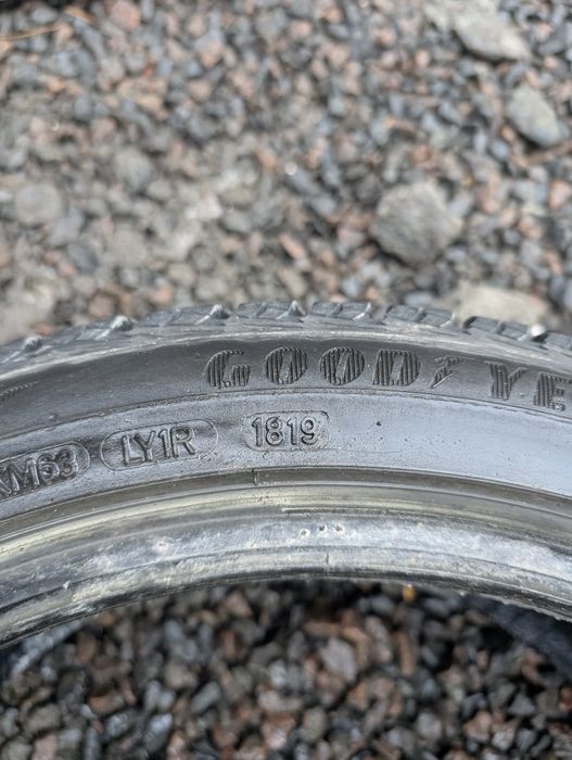 Зимова шина розпаровка Goodyear 215/45 R17 215*45 17 Ultragrip Ice-2