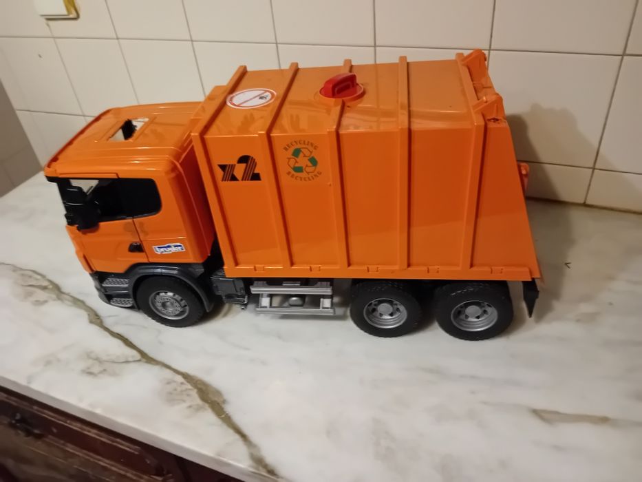 Camião Escala 1:16 ( Com Peça em Falta  )