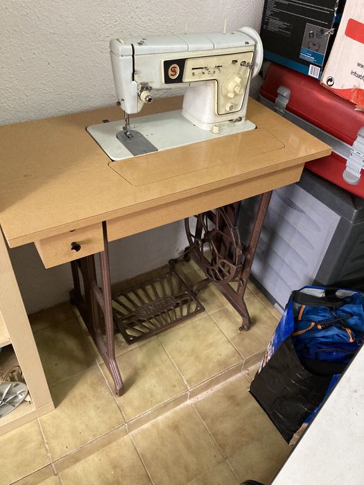 Máquina de costura Singer vintage64751809933569120
