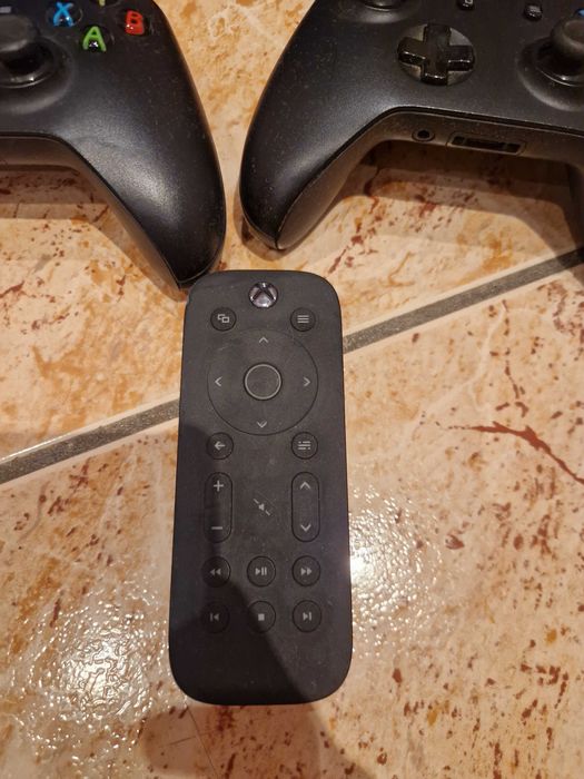 Xbox One, 2 comandos + 1 comando TV