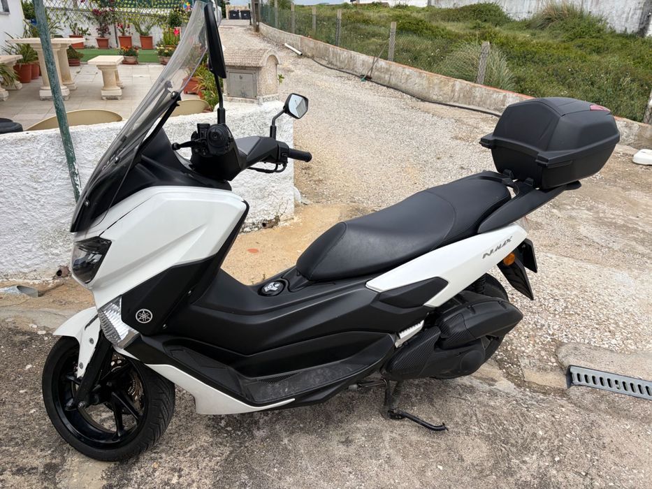 Moto Yamaha N-MAX de garagem, como nova!