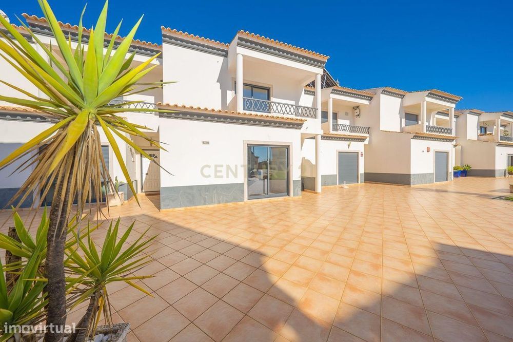 Moradia T2+1 Remodelada com Piscina | Mosqueira – Albufeira