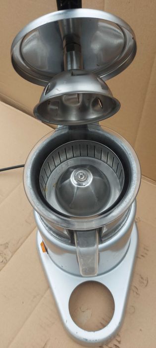Соковитискач для цитрусових Macap P206 фрешниця Соковижималка