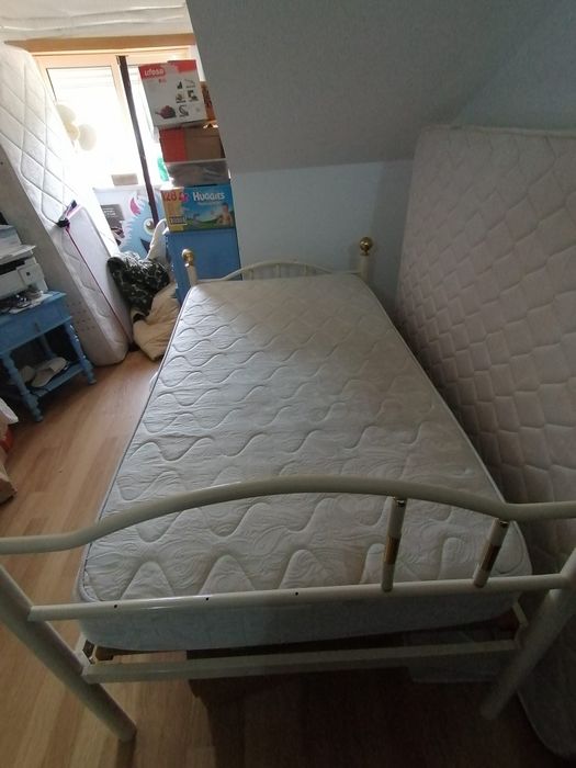 Cama ferro em branco