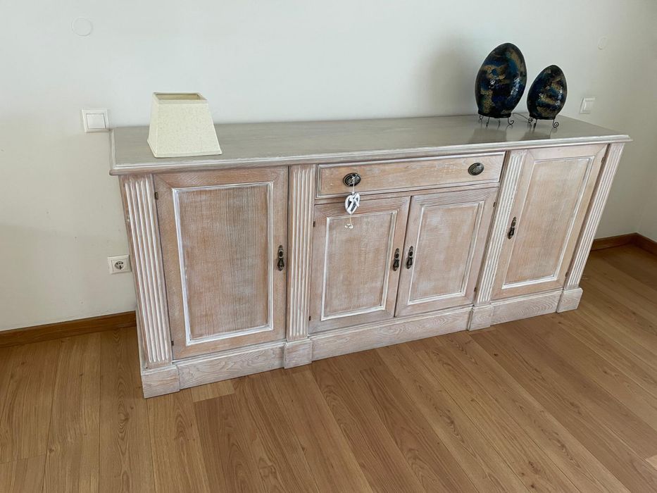 Aparador 4 portas comprido de madeira