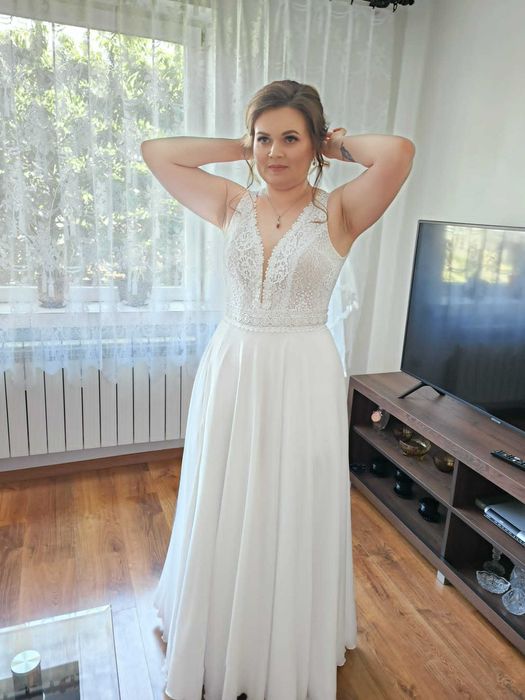 Zwiewna śnieżno biała suknia ślubna dł. 153cm