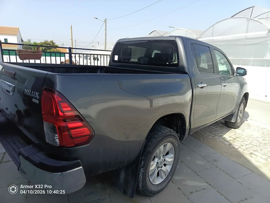 Toyota Hilux 2.4 D-4D 2WD CD Tracker