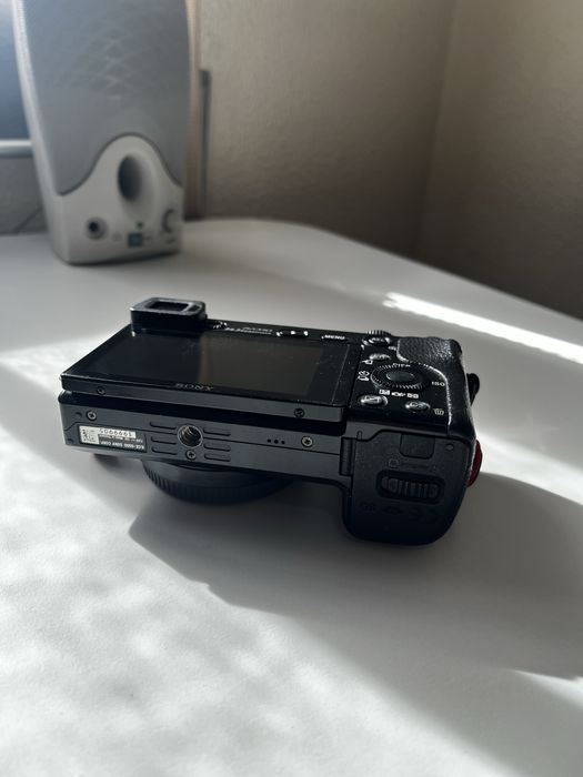 Kit Sony a6000 + Viltrox 25mm f/1.7 + Viltrox 56mm f/1.7 + acessórios (com caixas)