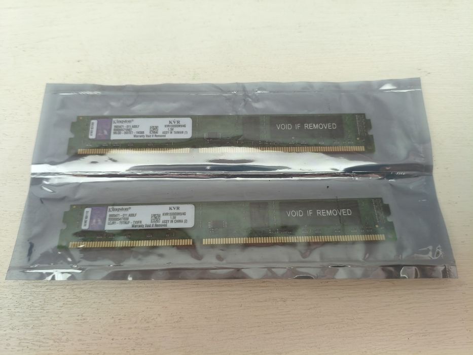 Várias memórias RAM DIMM e SO-DIMM