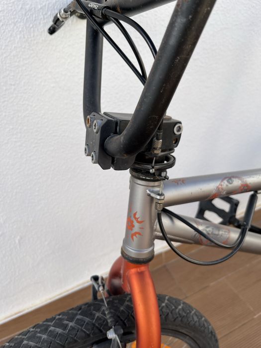 Bicicleta BMX em excelente estado