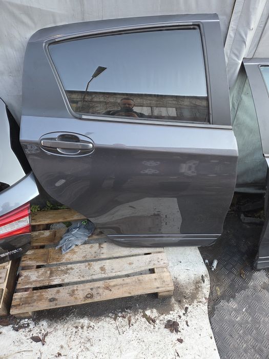 Drzwi prawe tył toyota yaris 3 lakier C/TR