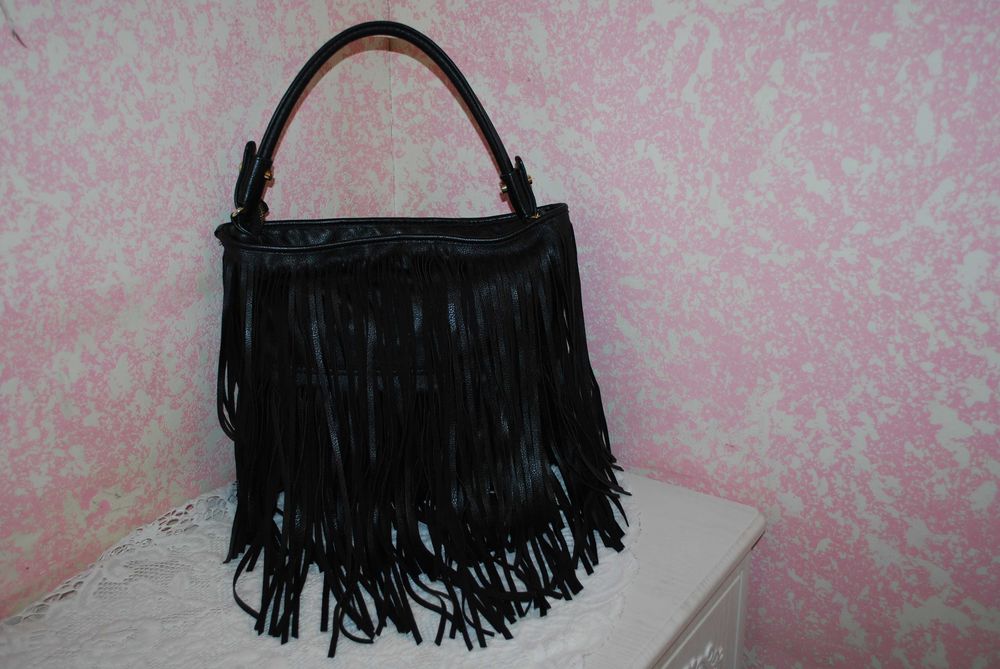 Три дамские сумочки,в хорошем состоянии.