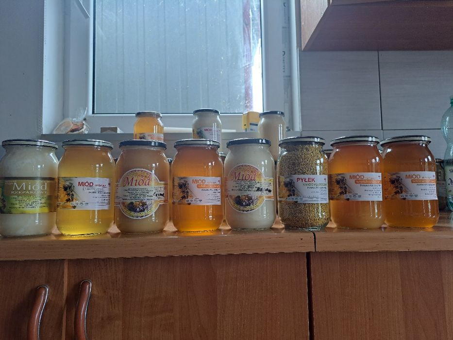Miód z własnej pasieki.