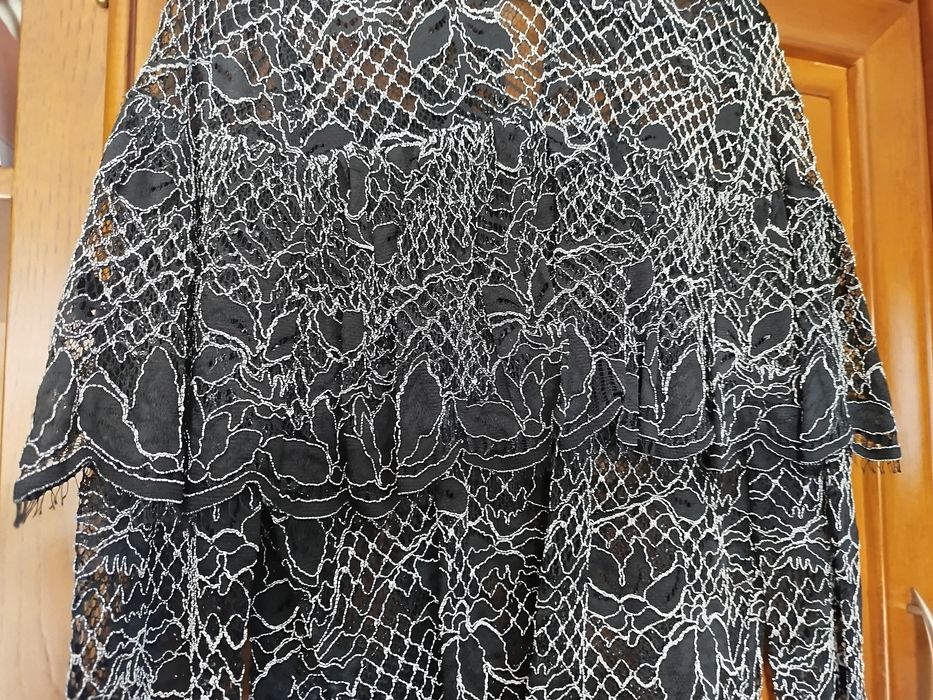 Baixei o preço - Blusa em renda preta e branca