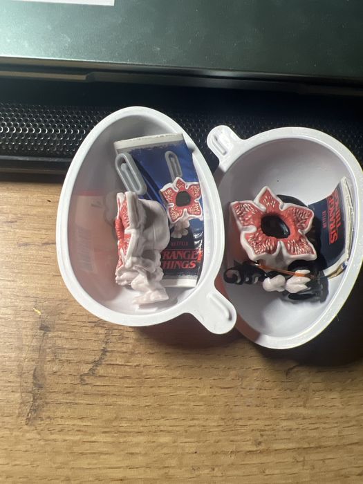 Обміняю фігурки з kinder joy stranger things