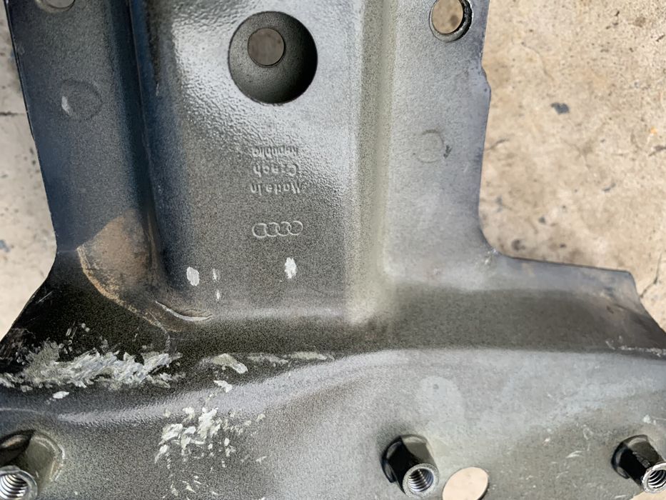 Кронштейн фари Audi Q7 2016-2020 крепление бампера ауді ку7 крило