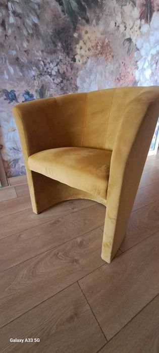 fotel musztardowy
