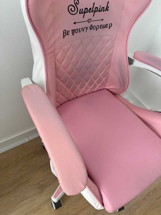 Różowy fotel gamingowy