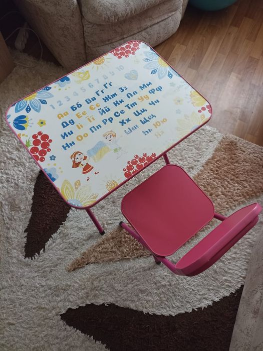 Продам стіл з кріслом