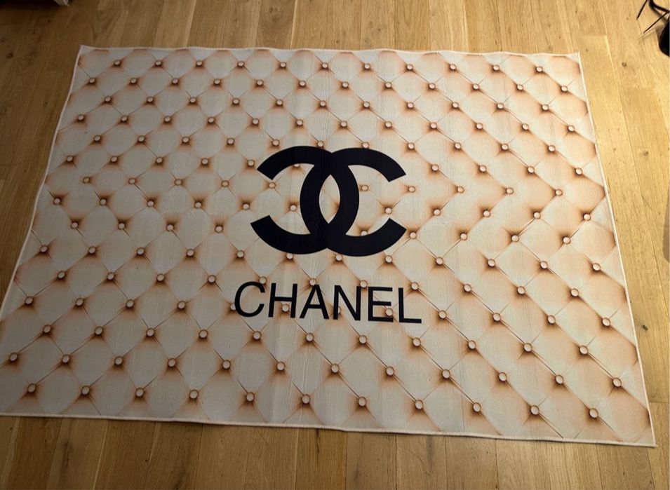 Dywan Chanel  Rozmiar 170x120cm