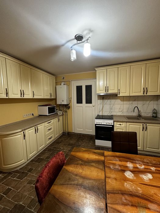 Оренда будинку 3 к в центрі міста біля площі лаборця