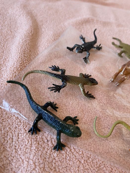 Набір іграшкових ящірок