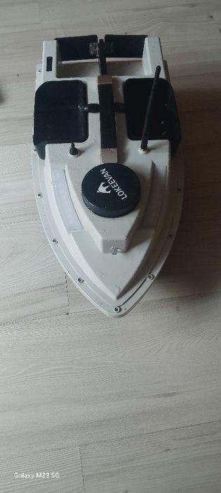 Sprzedam łódkę zanętową d19