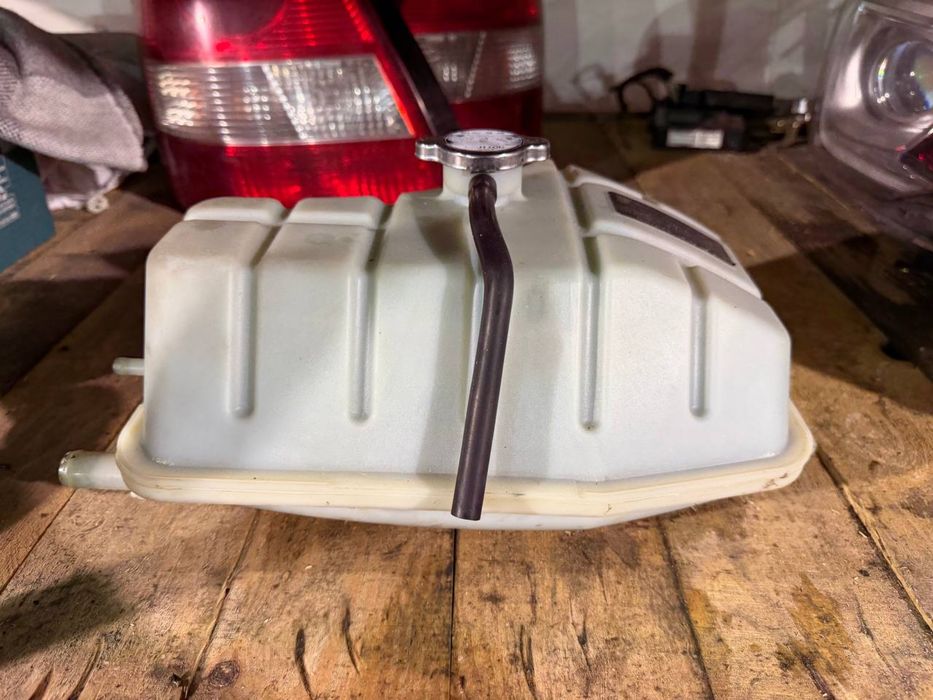 Бачок розширювальний , антифрізу Kia Sorento 1