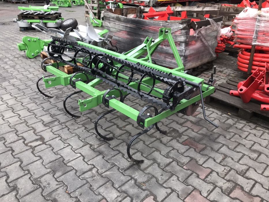 Культиватор Bomet з катком. На стрілах
