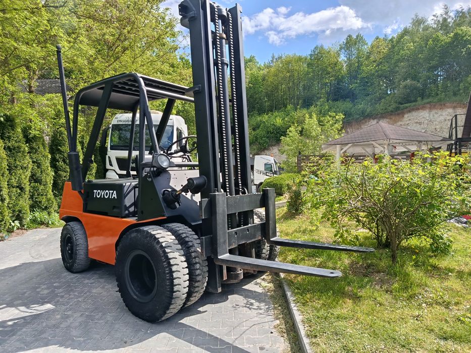 Wózek widłowy TOYOTA 6 TON DUZY