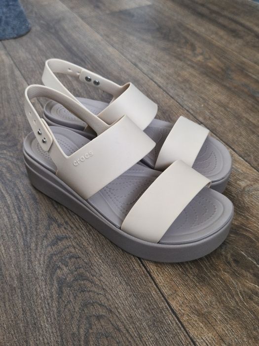 Crocs Brooklyn W9 босоніжки