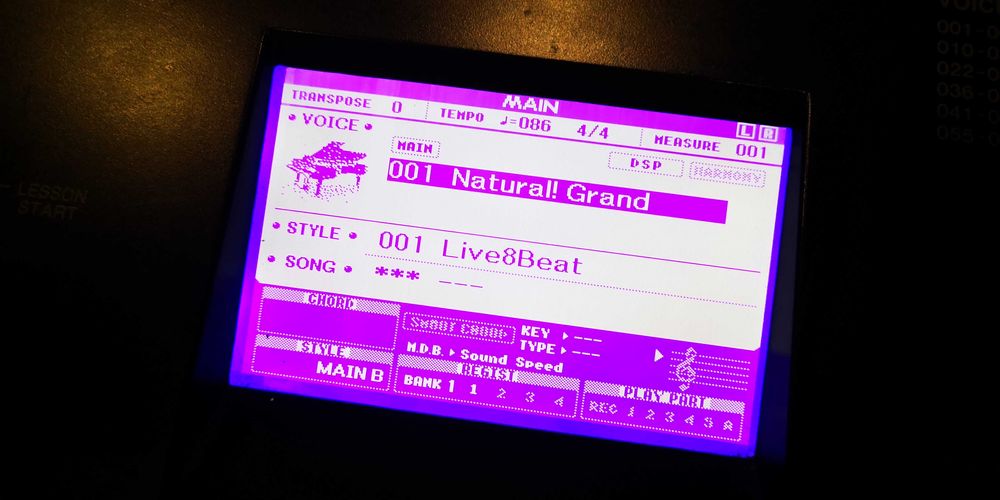 Piano digital Yamaha DGX 650