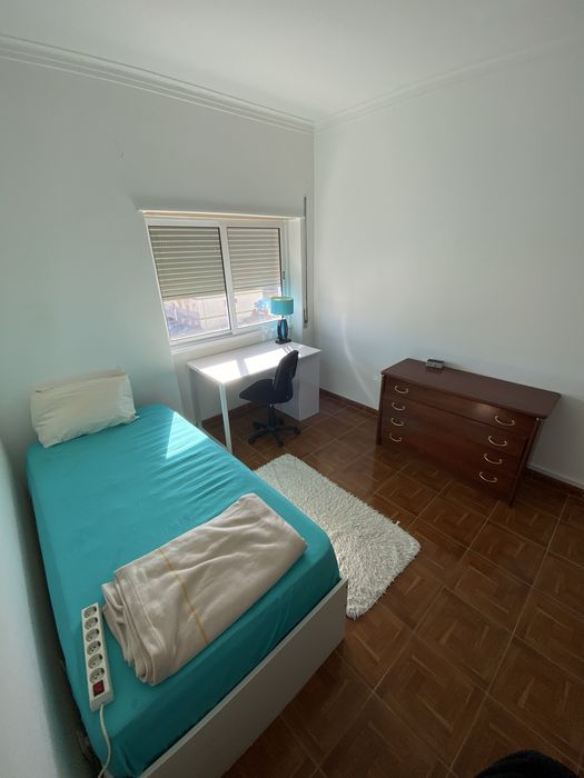 Quarto para arrendar no Fogueteiro