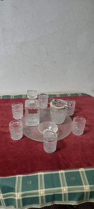 Conjunto  em vidro martelado muito bonito composto por 12 peça s