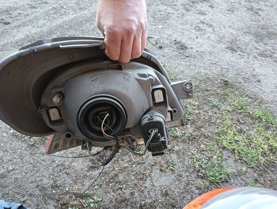 Lampa Trafic Vivaro Primastar kompletna