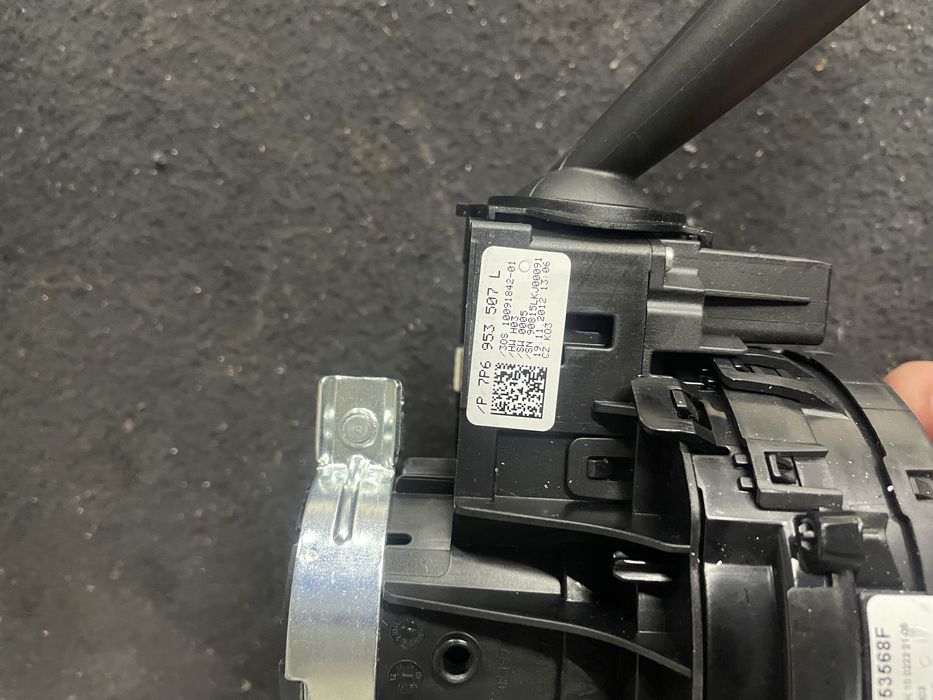 Переключатель подрулевой поворотников Volkswagen Touareg 2