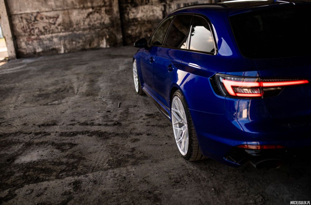 Wynajem Audi RS4 Sport Quattro 4x4 wypożyczalnia samochodów