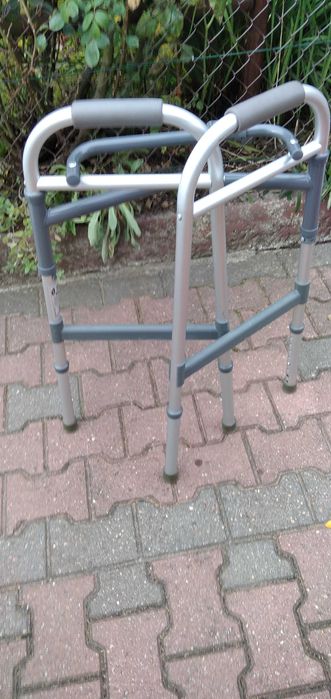 chodzik dla osoby niepelnosprawnej