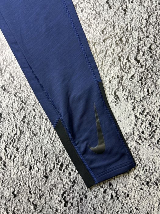 Спортивні лосіни Nike