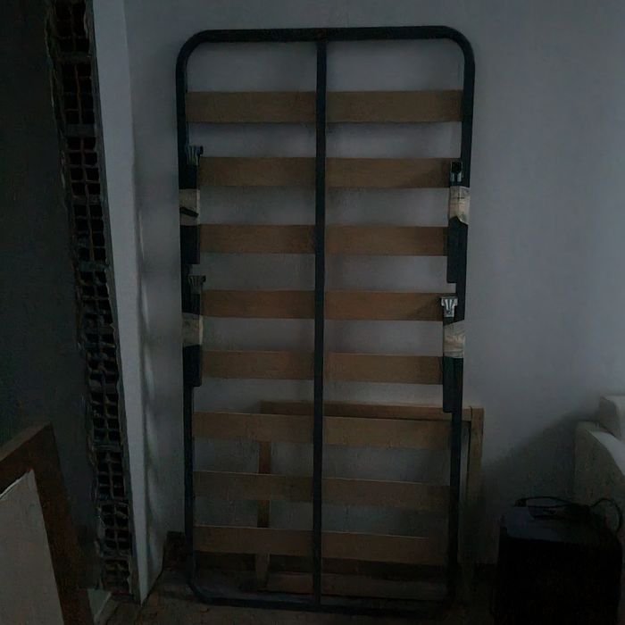 Estrado com de ferro com pés